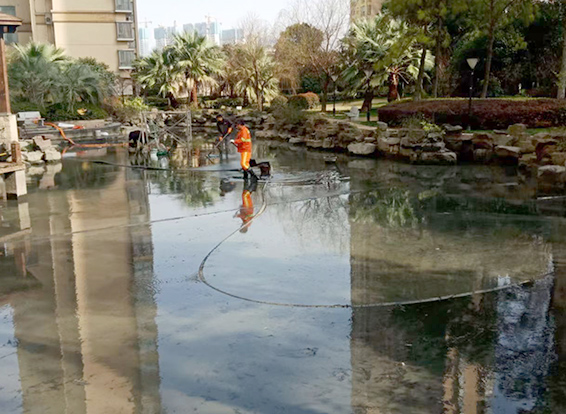 金山景观池淤泥清理
