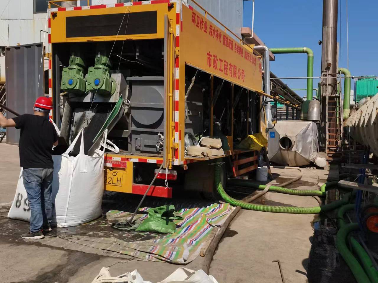 金山淤泥压干处理